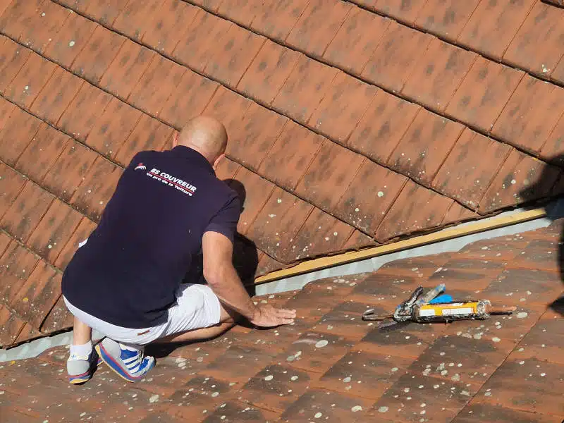 Couvreur sur toiture tuiles — BS Couvreur à Chantilly