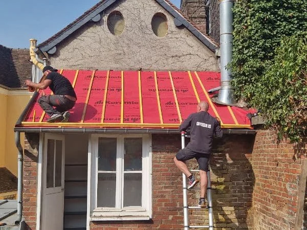 Artisan sur toiture — BS Couvreur près de Ansacq
