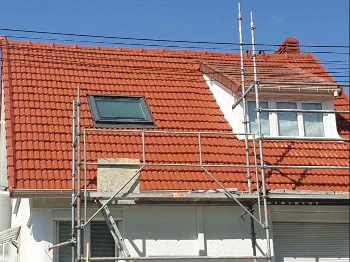 Chantier de rénovation de toiture en cours — BS Couvreur, artisan dans l'Oise