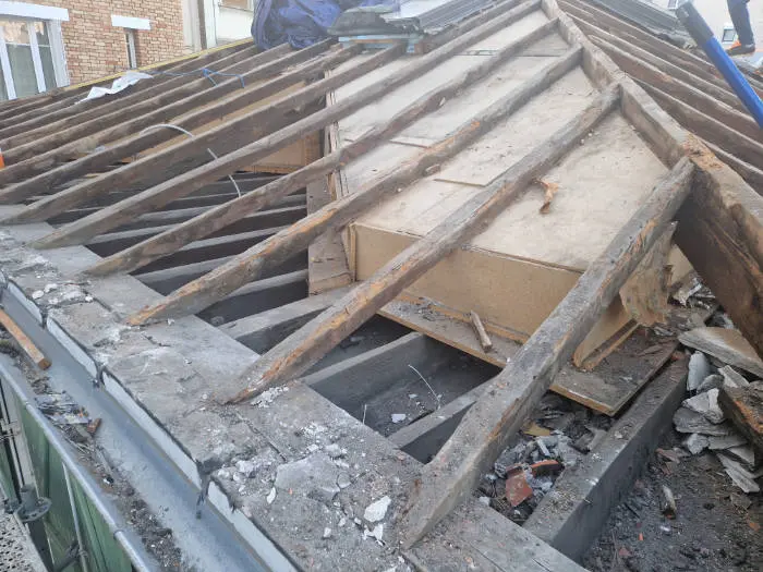 Gros plan charpente — BS Couvreur près de Warluis