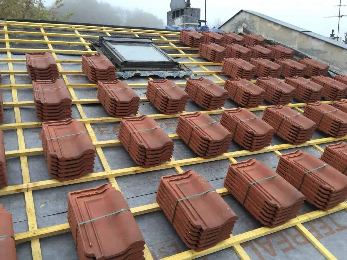 Gros plan tuiles — BS Couvreur près de Frocourt