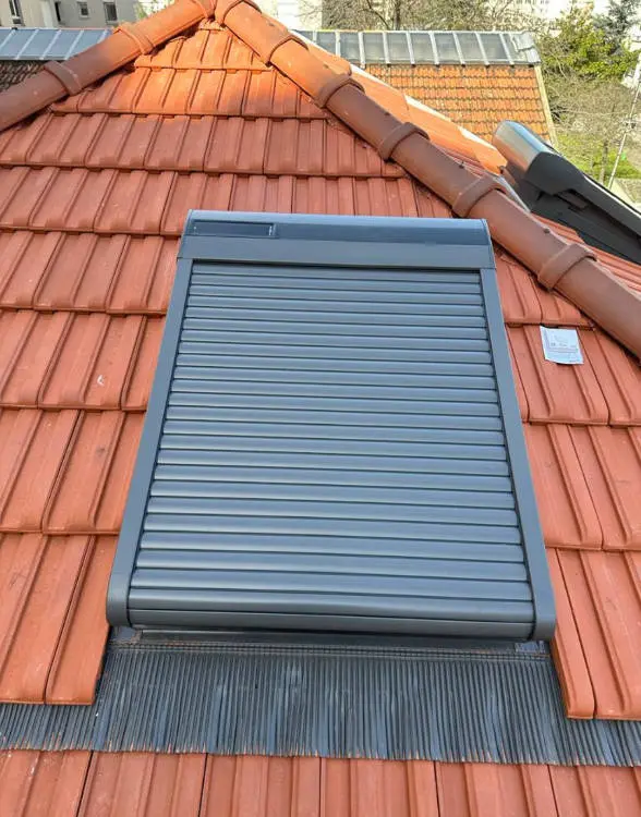 Velux volet roulant — BS Couvreur près de Gouvieux