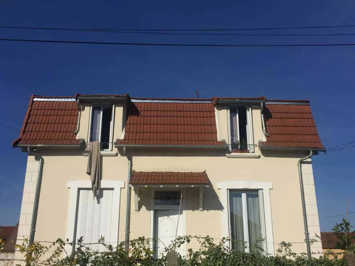 Toiture en mauvais état avant intervention