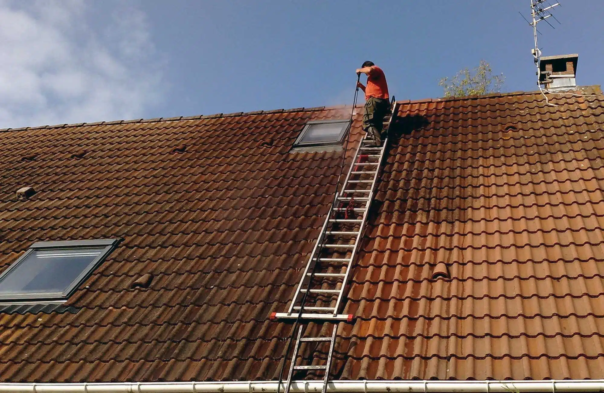 Nettoyage toiture — BS Couvreur près de Bresles