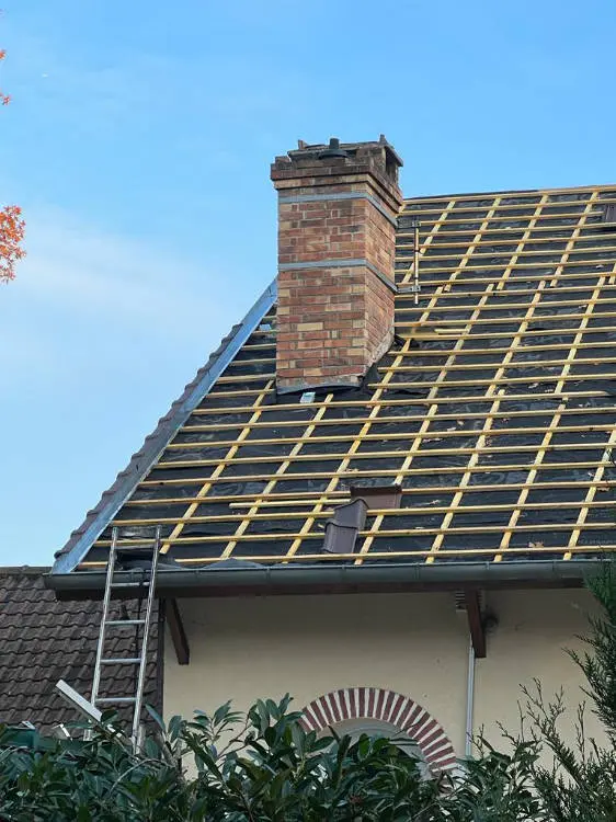 Chantier de rénovation de toiture en cours à Boran-sur-Oise