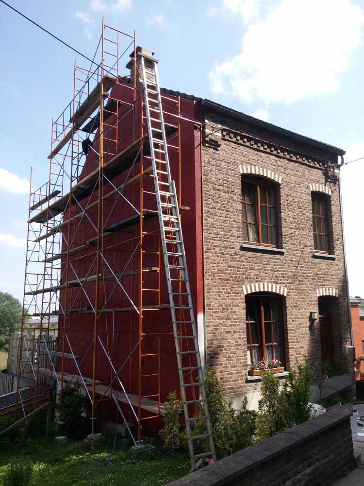Maison en brique rouge dans l'Oise couvreur 60 bs couvreur